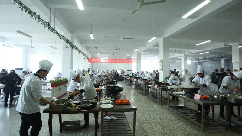 餐饮创业之路：加盟还是自营，如何抉择？**